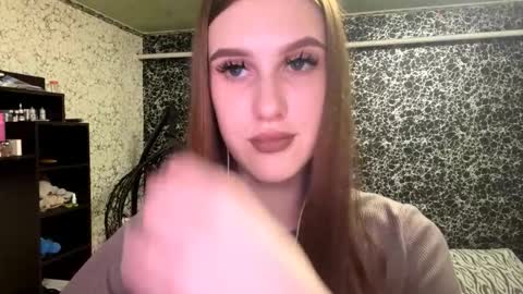 Gwen online show from October 21, 2025, 8:09 pm