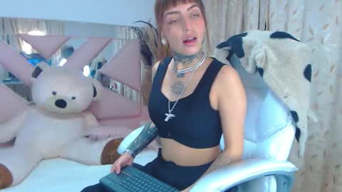 Snapshot of gyal_8_ chatting on October 4, 2025, 4:32 am gyal_8_ online show from October 4, 2025, 4:32 am