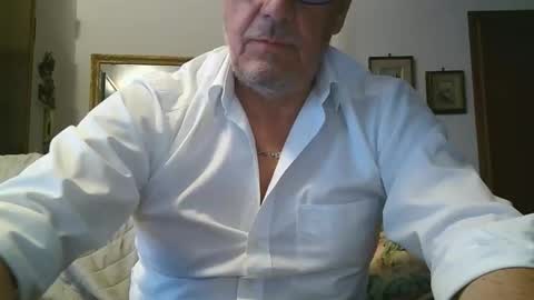 Snapshot of gyrdy chatting on December 31, 2024, 3:53 pm gyrdy online show from December 31, 2024, 3:53 pm