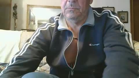 Snapshot of gyrdy chatting on February 9, 2025, 5:22 pm gyrdy online show from February 9, 2025, 5:22 pm