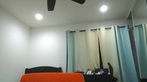 Snapshot of h0nest84 chatting on December 15, 2024, 7:24 am h0nest84 online show from December 15, 2024, 7:24 am