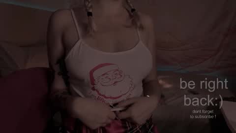 Snapshot of h2h0e chatting on September 11, 2025, 2:22 am Lana online show from September 11, 2025, 2:22 am