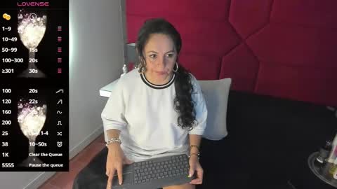 Snapshot of hanny_milf_ chatting on February 18, 2025, 11:33 am HANNY online show from February 18, 2025, 11:33 am