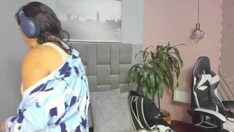 Snapshot of hanny_milf_ chatting on September 16, 2025, 11:11 am HANNY online show from September 16, 2025, 11:11 am