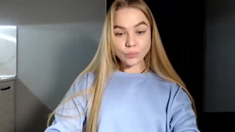 Snapshot of happy_fox_ chatting on December 25, 2024, 9:43 pm happy_fox_ online show from December 25, 2024, 9:43 pm