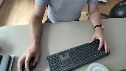 Snapshot of happybugger chatting on September 29, 2025, 12:10 pm Cum for you online show from September 29, 2025, 12:10 pm