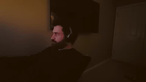 Snapshot of hardswtch chatting on December 7, 2024, 11:12 pm Tom online show from December 7, 2024, 11:12 pm