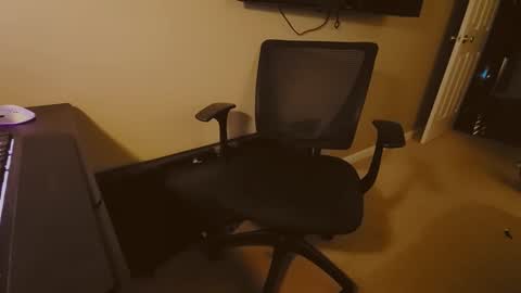 Snapshot of hardswtch chatting on December 16, 2024, 12:26 am Tom online show from December 16, 2024, 12:26 am