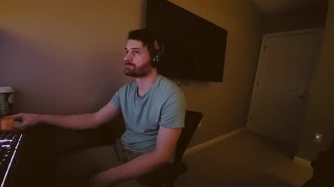 Snapshot of hardswtch chatting on December 23, 2024, 10:12 pm Tom online show from December 23, 2024, 10:12 pm