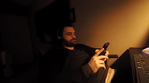 Snapshot of hardswtch chatting on September 9, 2025, 1:38 am Tom online show from September 9, 2025, 1:38 am