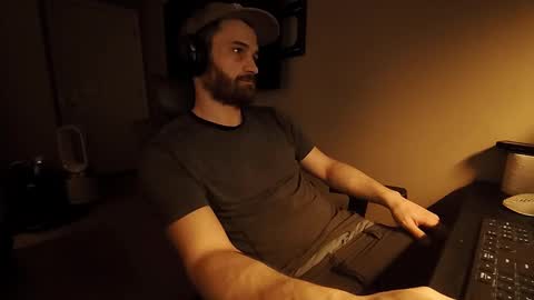 Snapshot of hardswtch chatting on September 14, 2025, 8:46 am Tom online show from September 14, 2025, 8:46 am