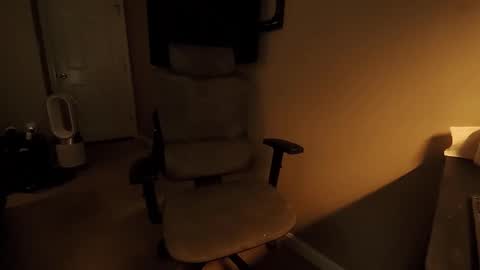 Snapshot of hardswtch chatting on September 14, 2025, 8:52 pm Tom online show from September 14, 2025, 8:52 pm