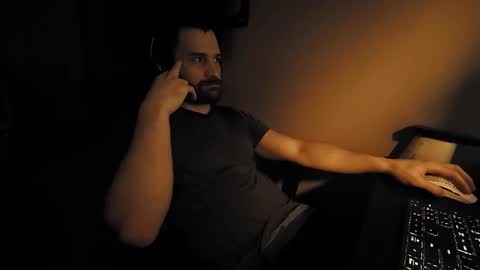 Snapshot of hardswtch chatting on September 16, 2025, 10:38 am Tom online show from September 16, 2025, 10:38 am