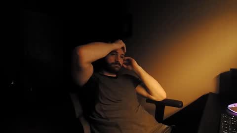 Snapshot of hardswtch chatting on September 17, 2025, 2:35 am Tom online show from September 17, 2025, 2:35 am