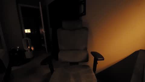 Snapshot of hardswtch chatting on September 18, 2025, 3:52 am Tom online show from September 18, 2025, 3:52 am