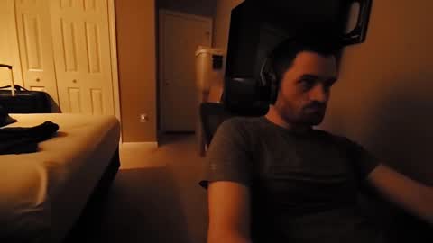 Snapshot of hardswtch chatting on September 28, 2025, 12:16 am Tom online show from September 28, 2025, 12:16 am