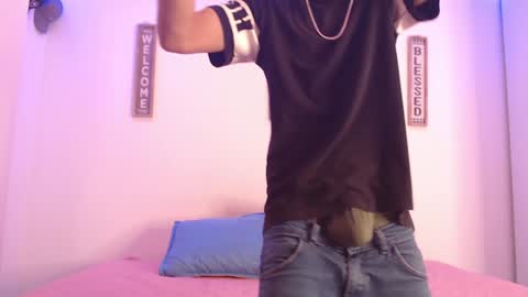 Snapshot of harrythomson1 chatting on December 11, 2024, 6:58 am harry thomson online show from December 11, 2024, 6:58 am