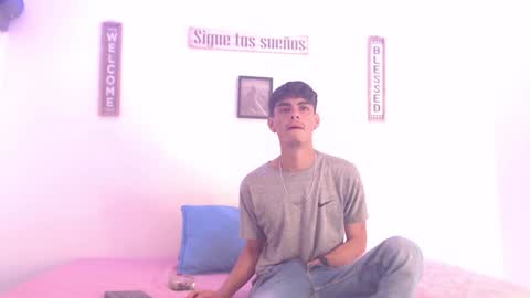 Snapshot of harrythomson1 chatting on December 15, 2024, 5:31 pm harry thomson online show from December 15, 2024, 5:31 pm