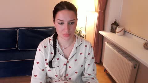 Snapshot of heaven_chloe chatting on December 1, 2024, 10:43 pm Heaven girl online show from December 1, 2024, 10:43 pm