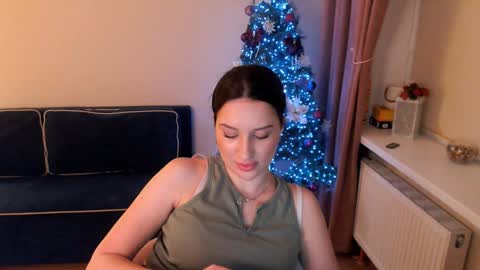 Snapshot of heaven_chloe chatting on January 25, 2025, 10:07 pm Heaven girl online show from January 25, 2025, 10:07 pm