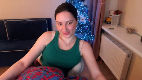 Snapshot of heaven_chloe chatting on January 27, 2025, 5:26 pm Heaven girl online show from January 27, 2025, 5:26 pm