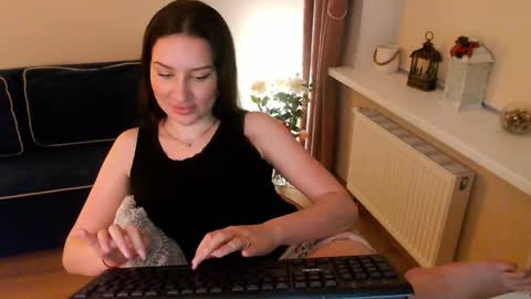 Snapshot of heaven_chloe chatting on March 1, 2025, 9:04 pm Heaven girl online show from March 1, 2025, 9:04 pm