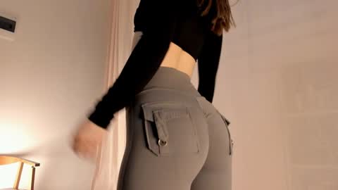 Snapshot of hee_jeen chatting on February 26, 2025, 2:25 pm Jeen online show from February 26, 2025, 2:25 pm