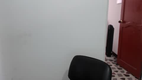 Snapshot of hefesto_69 chatting on October 25, 2025, 8:36 pm hefesto_69 online show from October 25, 2025, 8:36 pm