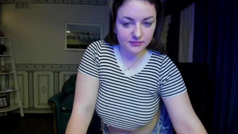Snapshot of helen_elliot chatting on January 24, 2025, 4:28 pm Helen Elliot online show from January 24, 2025, 4:28 pm
