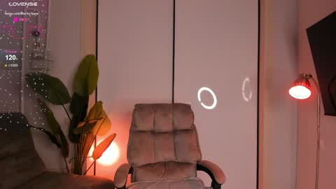 Snapshot of helena_lorente chatting on December 14, 2024, 11:34 pm Helen online show from December 14, 2024, 11:34 pm