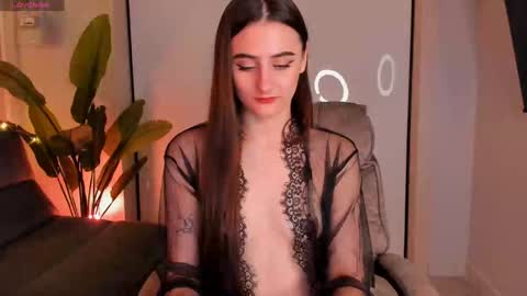Snapshot of helena_lorente chatting on December 20, 2024, 8:45 pm Helen online show from December 20, 2024, 8:45 pm