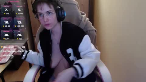 Snapshot of heraluna_ chatting on December 27, 2024, 2:04 am HeraLuna  online show from December 27, 2024, 2:04 am