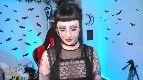 Snapshot of herinfernalmajesty chatting on February 22, 2025, 1:11 am  Marie  online show from February 22, 2025, 1:11 am