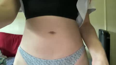 Snapshot of heybluebabe chatting on February 5, 2025, 8:35 pm Blue  online show from February 5, 2025, 8:35 pm