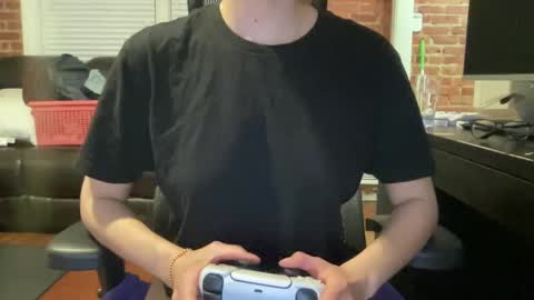 Snapshot of heybluebabe chatting on March 5, 2025, 3:08 am Blue  online show from March 5, 2025, 3:08 am