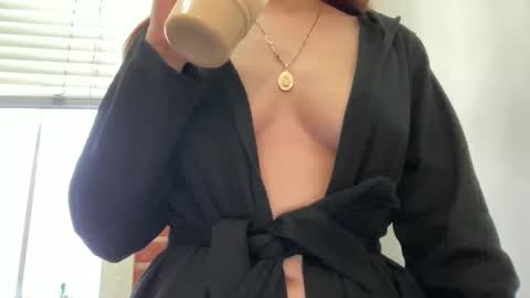 Snapshot of heybluebabe chatting on March 7, 2025, 4:55 pm Blue  online show from March 7, 2025, 4:55 pm