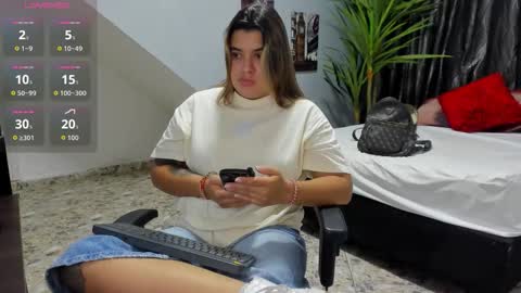 Snapshot of hilary_eva chatting on September 18, 2025, 8:00 pm lia online show from September 18, 2025, 8:00 pm