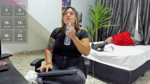 Snapshot of hilary_eva chatting on September 19, 2025, 7:47 pm lia online show from September 19, 2025, 7:47 pm