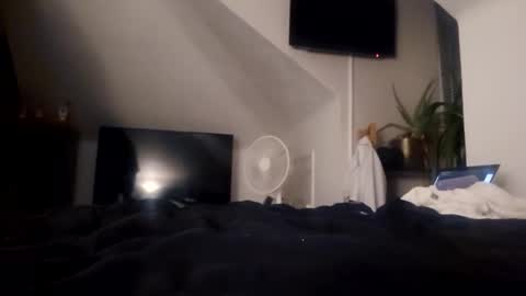 Snapshot of himynamesben12 chatting on September 24, 2025, 2:04 am Control my toys on your phone online show from September 24, 2025, 2:04 am