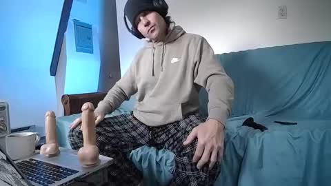 Snapshot of hippiezen chatting on February 8, 2025, 6:22 pm Hippie Jijm online show from February 8, 2025, 6:22 pm