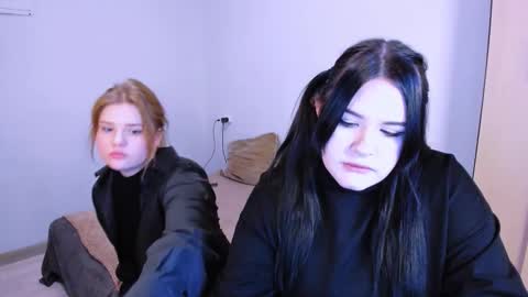 Snapshot of hitomi2 chatting on November 7, 2025, 8:03 am Dina online show from November 7, 2025, 8:03 am