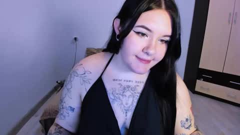 Snapshot of hitomi2 chatting on November 10, 2025, 4:06 pm Dina online show from November 10, 2025, 4:06 pm