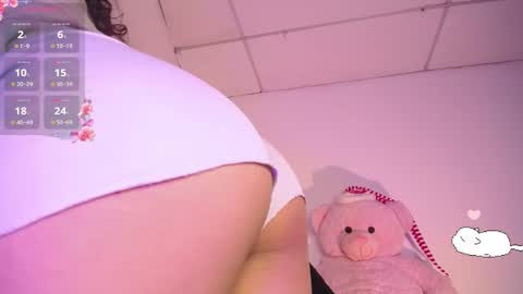 Snapshot of holly_16 chatting on December 10, 2024, 2:27 am holly_16 online show from December 10, 2024, 2:27 am