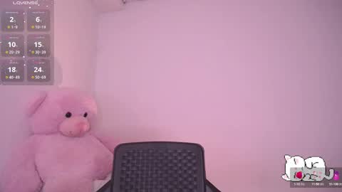 Snapshot of holly_16 chatting on February 6, 2025, 10:32 pm holly_16 online show from February 6, 2025, 10:32 pm