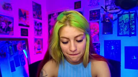 Snapshot of holyeva chatting on December 6, 2024, 12:56 am online show from December 6, 2024, 12:56 am