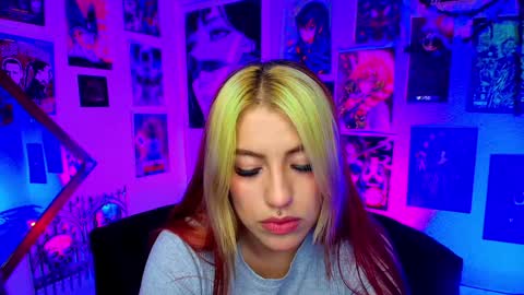 Snapshot of holyeva chatting on December 18, 2024, 12:10 am online show from December 18, 2024, 12:10 am