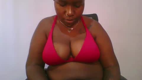 honey_beb online show from October 3, 2025, 11:07 am