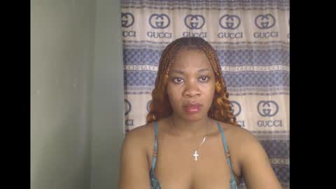 Snapshot of honey_dollxx chatting on September 13, 2025, 8:14 am Flora online show from September 13, 2025, 8:14 am