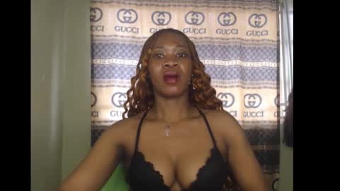 Snapshot of honey_dollxx chatting on September 21, 2025, 9:55 am Flora online show from September 21, 2025, 9:55 am