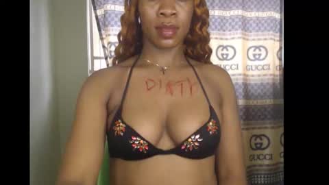 Snapshot of honey_dollxx chatting on September 22, 2025, 2:41 pm Flora online show from September 22, 2025, 2:41 pm